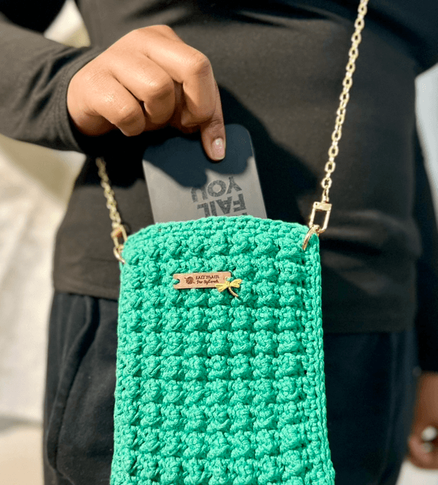 Pochette téléphone au crochet