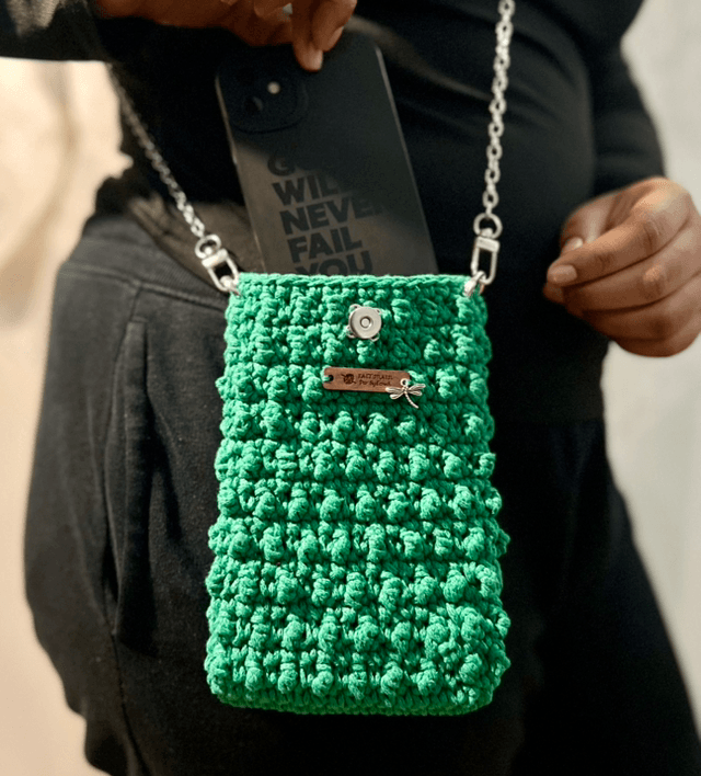 Pochette téléphone au crochet
